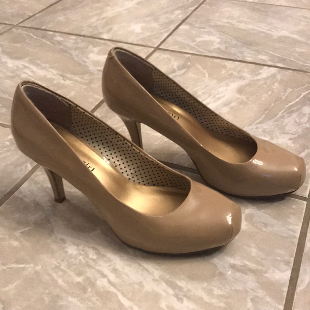 Madden girl nude tan heels platform